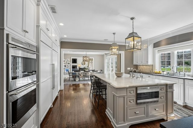 30 Robert Dr, Millburn Twp., NJ 07078