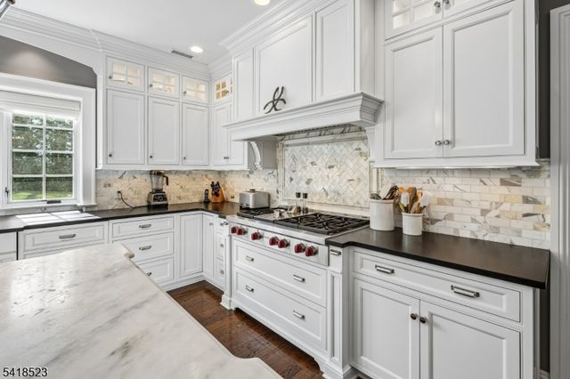 30 Robert Dr, Millburn Twp., NJ 07078