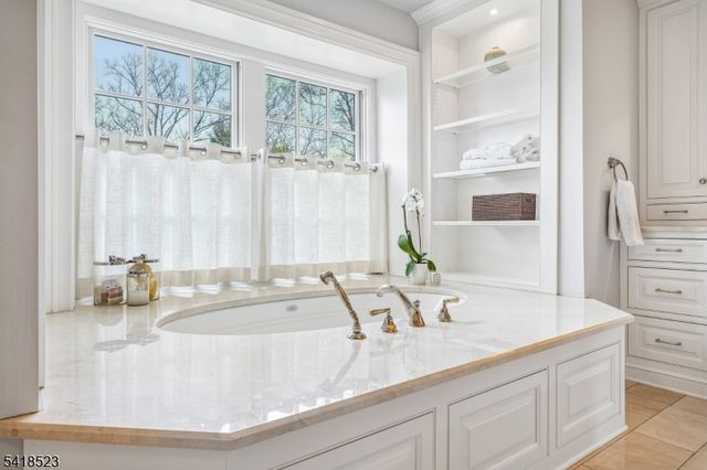 30 Robert Dr, Millburn Twp., NJ 07078