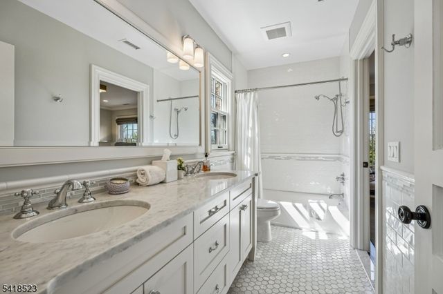 30 Robert Dr, Millburn Twp., NJ 07078
