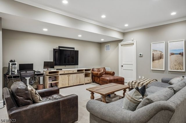 30 Robert Dr, Millburn Twp., NJ 07078