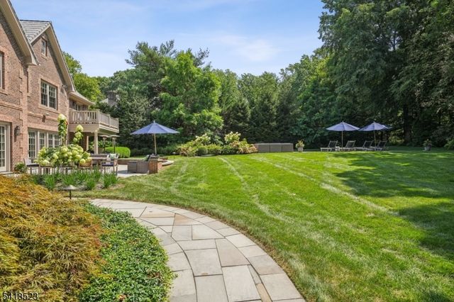 30 Robert Dr, Millburn Twp., NJ 07078