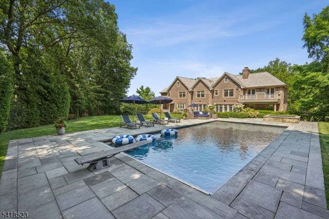 30 Robert Dr, Millburn Twp., NJ 07078