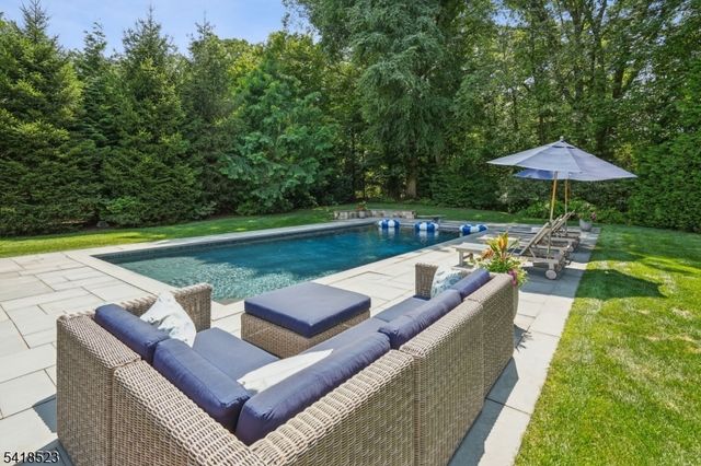 30 Robert Dr, Millburn Twp., NJ 07078
