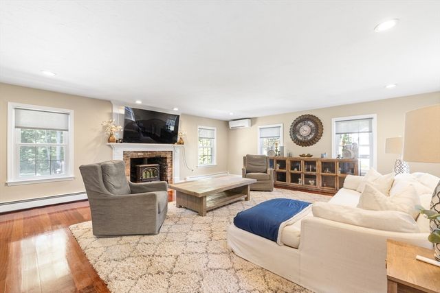 10 Winston Rd., Holliston, MA 01746
