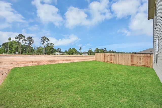 18714 Loom Drive, Conroe, TX 77306