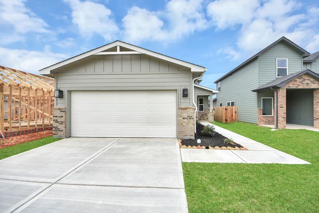 18714 Loom Drive, Conroe, TX 77306