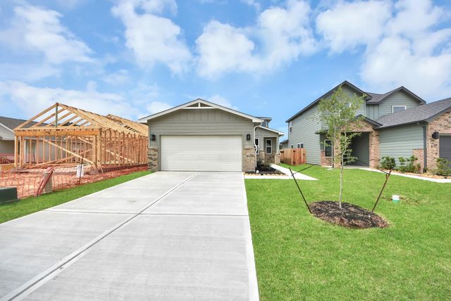 18714 Loom Drive, Conroe, TX 77306