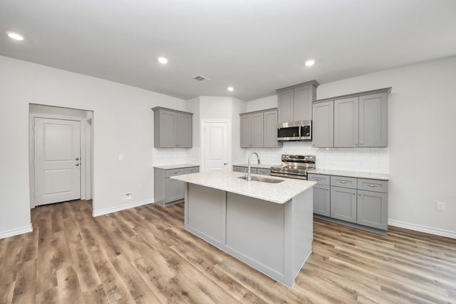 18714 Loom Drive, Conroe, TX 77306