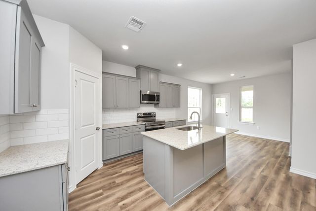 18714 Loom Drive, Conroe, TX 77306
