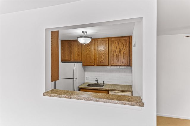 7050 Villa Drive 5, Waterford, MI 48327