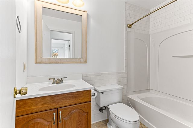 7050 Villa Drive 5, Waterford, MI 48327