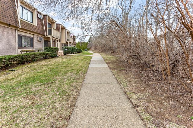 7050 Villa Drive 5, Waterford, MI 48327