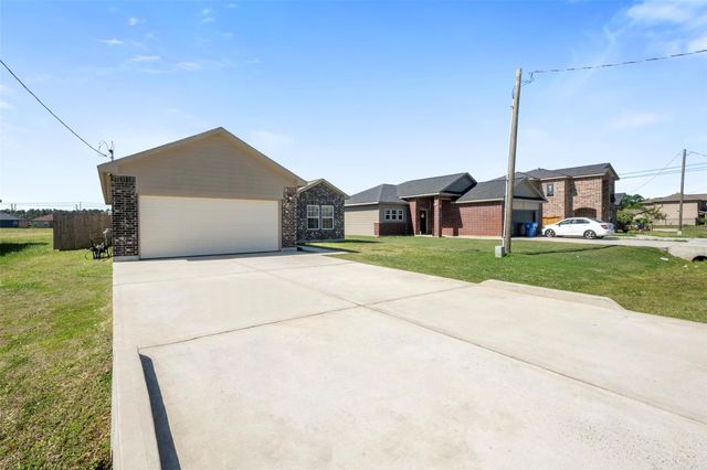 397 Road 5102 L, Cleveland, TX 77327