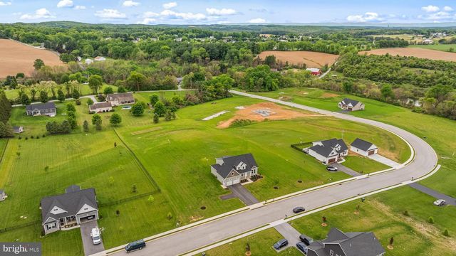 310 STEEPLE VIEW DR, Hanover, PA 17331