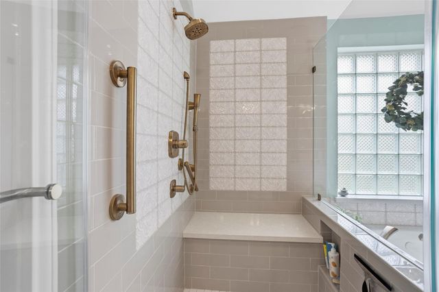 104 Grand Falls Court, League City, TX 77539