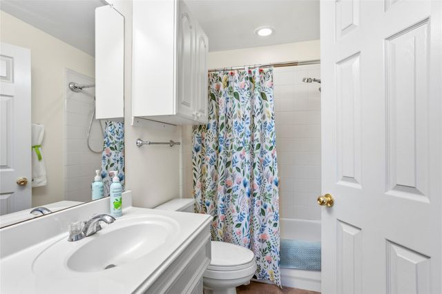 104 Grand Falls Court, League City, TX 77539