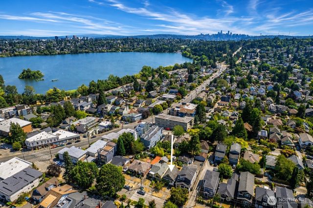747 N 73rd Street, Seattle, WA 98103