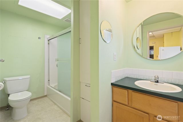 747 N 73rd Street, Seattle, WA 98103