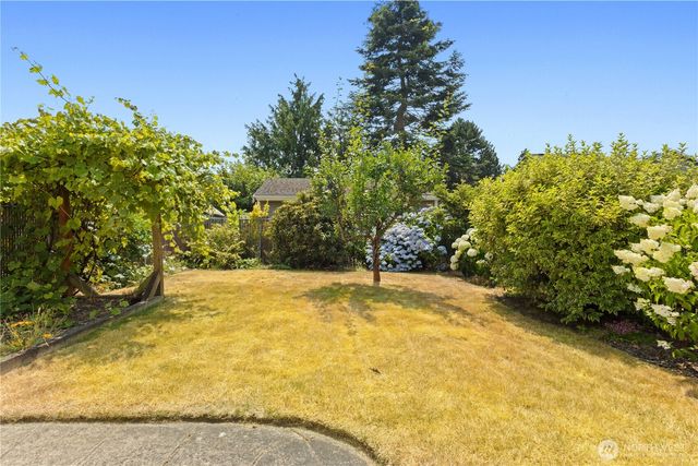 747 N 73rd Street, Seattle, WA 98103