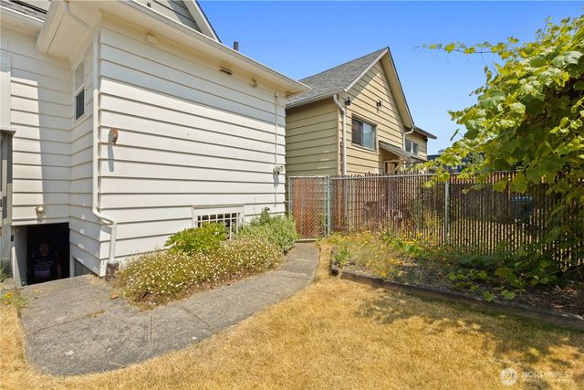 747 N 73rd Street, Seattle, WA 98103