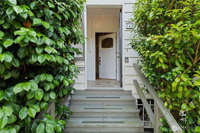 747 N 73rd Street, Seattle, WA 98103