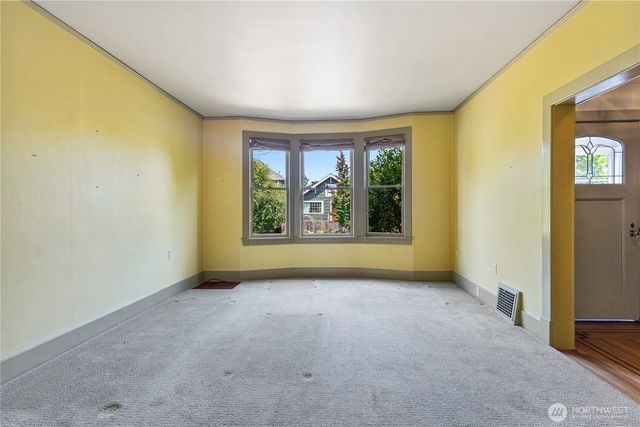 747 N 73rd Street, Seattle, WA 98103