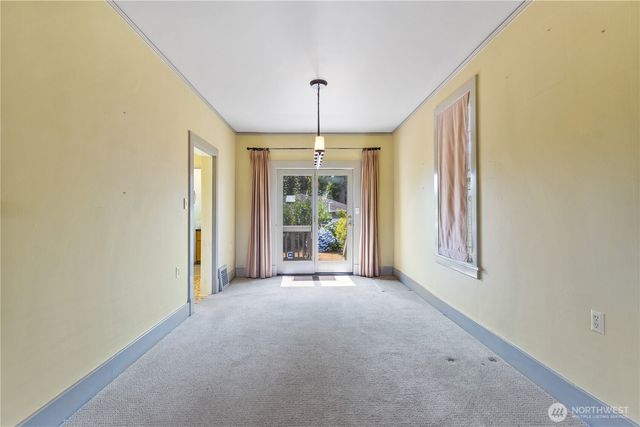 747 N 73rd Street, Seattle, WA 98103