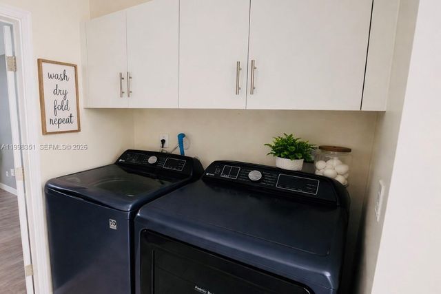 9069 NW 193rd St, Hialeah, FL 33018