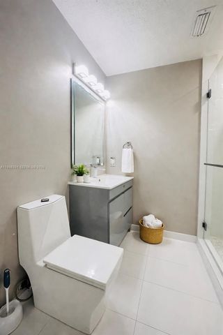 9069 NW 193rd St, Hialeah, FL 33018