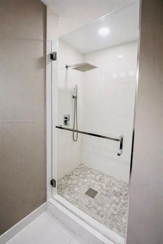 9069 NW 193rd St, Hialeah, FL 33018