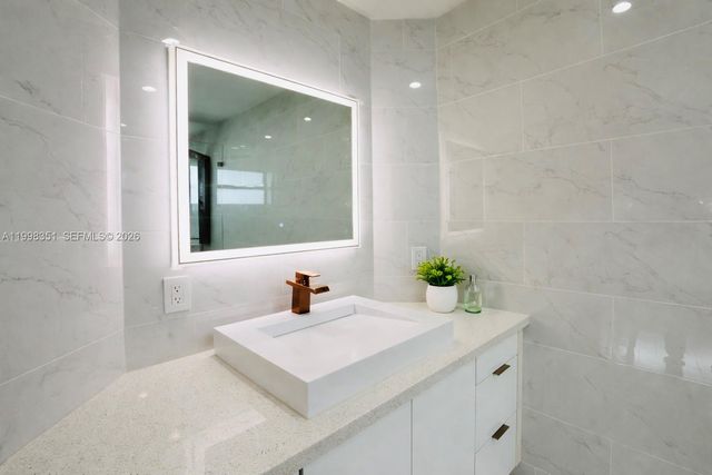 9069 NW 193rd St, Hialeah, FL 33018