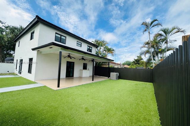 9069 NW 193rd St, Hialeah, FL 33018