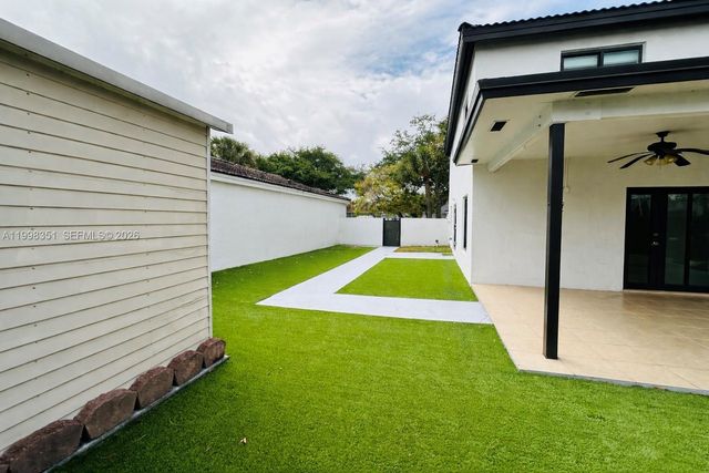 9069 NW 193rd St, Hialeah, FL 33018