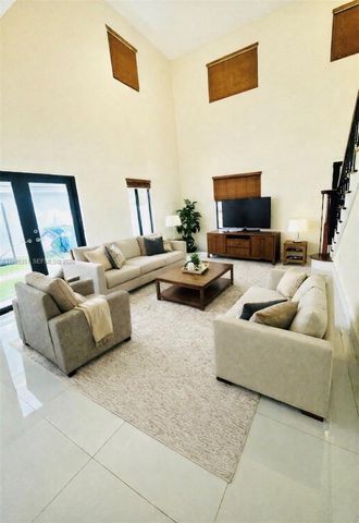 9069 NW 193rd St, Hialeah, FL 33018