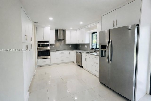 9069 NW 193rd St, Hialeah, FL 33018