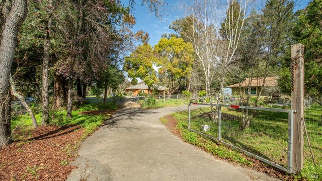 5932 Fredricks Rd, Sebastopol, CA 95472