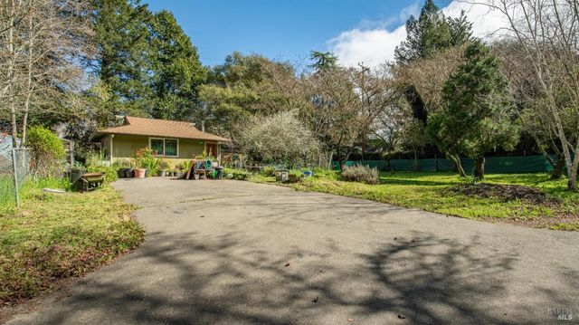 5932 Fredricks Rd, Sebastopol, CA 95472