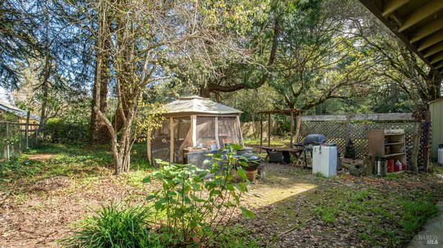 5932 Fredricks Rd, Sebastopol, CA 95472