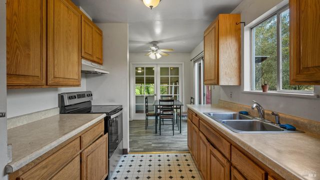 5932 Fredricks Rd, Sebastopol, CA 95472