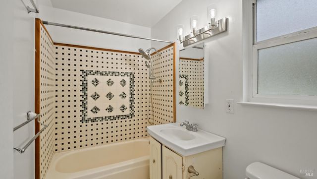 5932 Fredricks Rd, Sebastopol, CA 95472