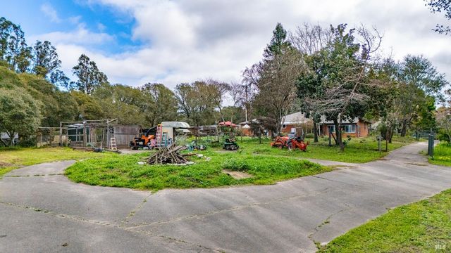 5932 Fredricks Rd, Sebastopol, CA 95472