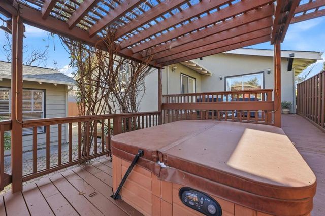 1015 High Street, Palo Alto, CA 94301