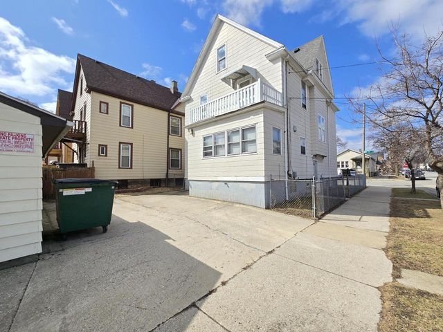 1302 S 11th STREET, Milwaukee, WI 53204