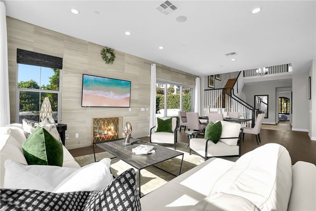 2060 Aliso Canyon, Lake Forest, CA 92610