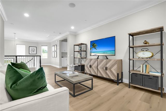 2060 Aliso Canyon, Lake Forest, CA 92610