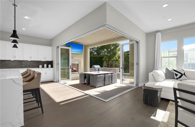 2060 Aliso Canyon, Lake Forest, CA 92610