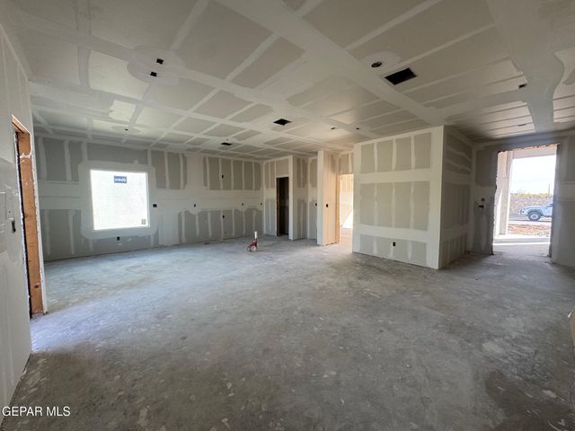 601 Harvest Grove Lane, Socorro, TX 79927