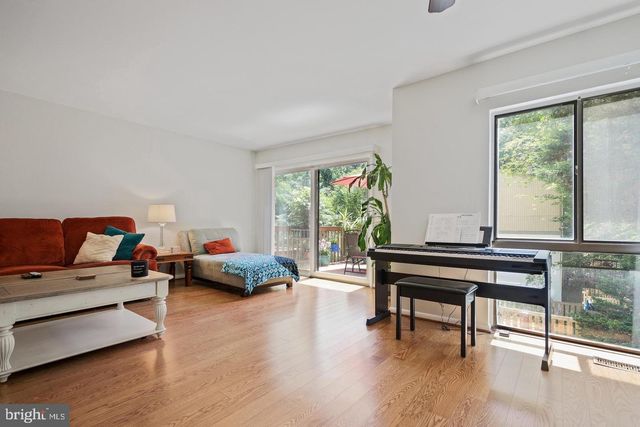 2343 MILLENNIUM LN, Reston, VA 20191