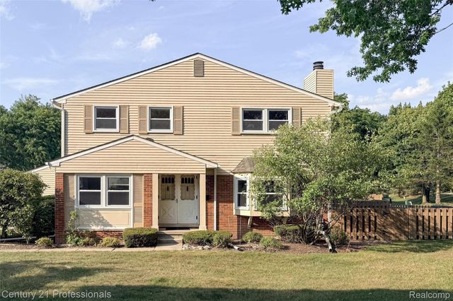 1520 Brentwood Drive, Troy, MI 48098